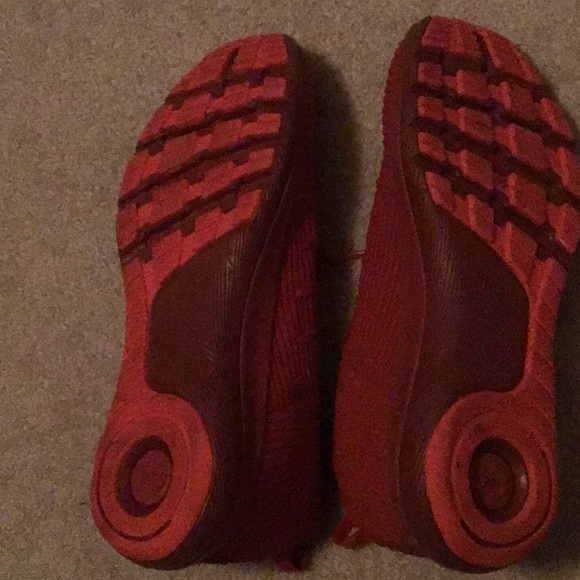 Under Armour 6y red boys shoes - Picture 3 of 3